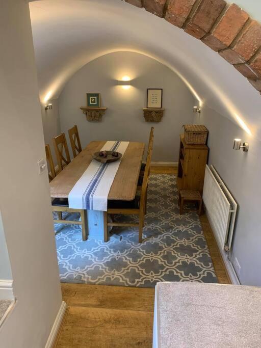 Beautiful Georgian Cottage Within A Private Walled Garden Оакхам Экстерьер фото